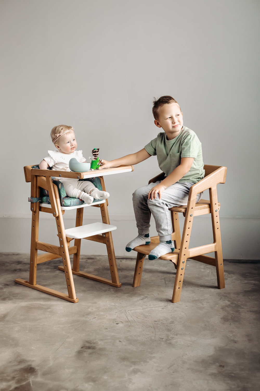 Растущий стул: натуральный дуб, дубовое сиденье