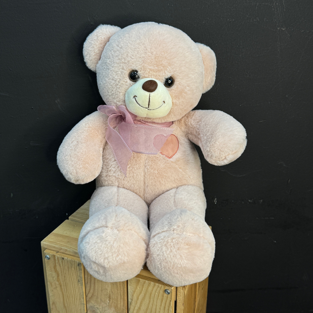 Медведь плюшевый розового цвета