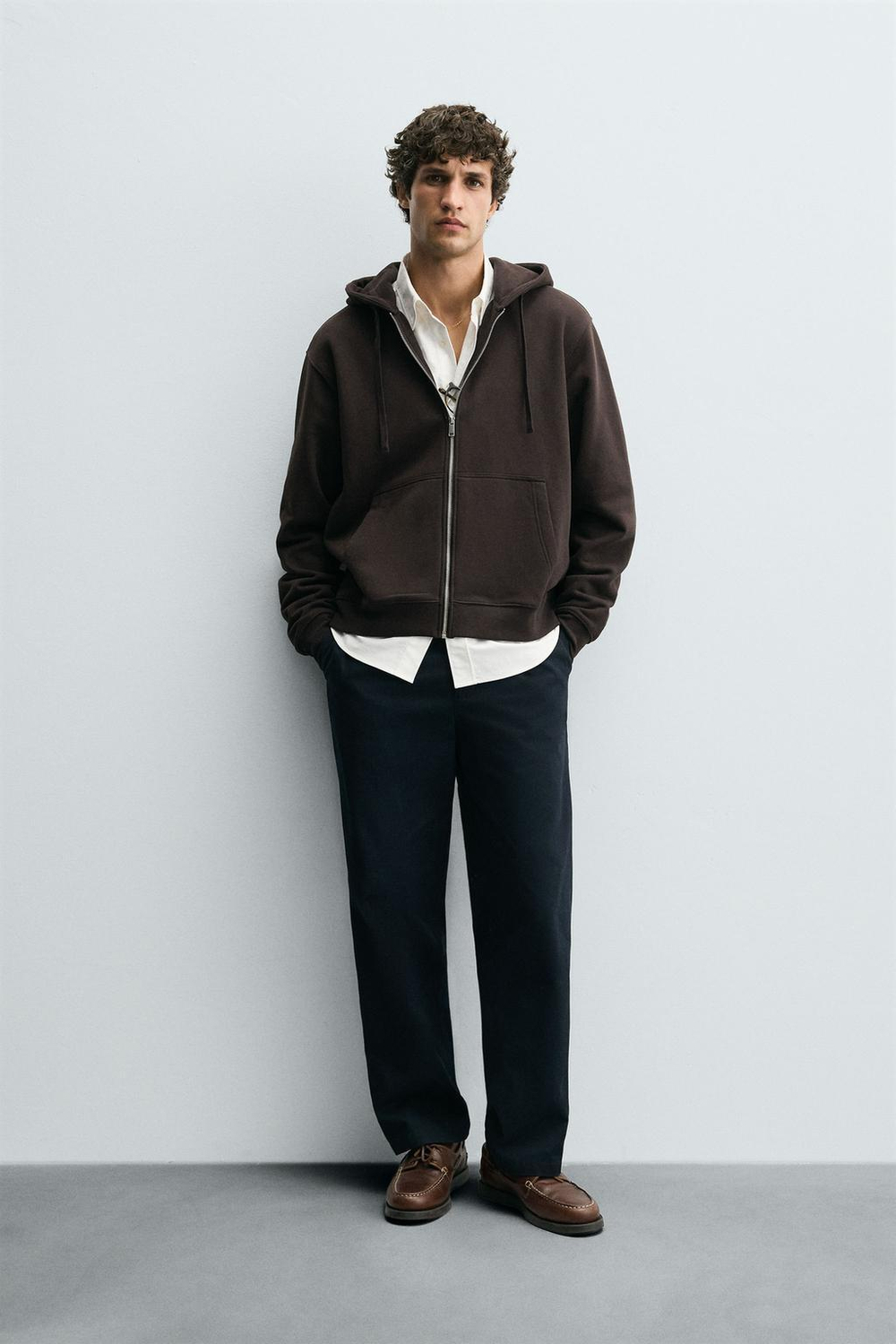 ZARA ТОЛСТОВКА С КАПЮШОНОМ НА МОЛНИИ, ТЕМНО-КОРИЧНЕВЫЙ