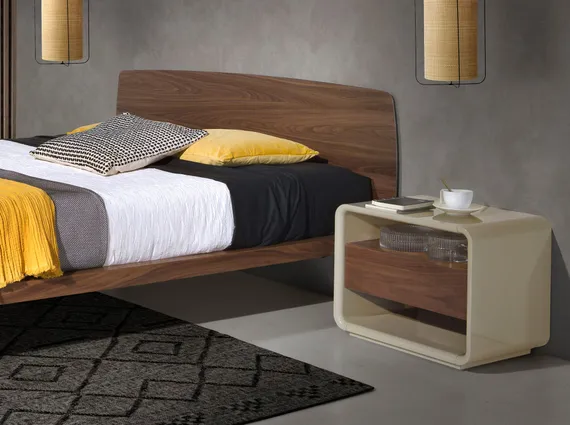 Прикроватная тумбочка Angel Cerda 7134 из ореха и лакированного МДФ