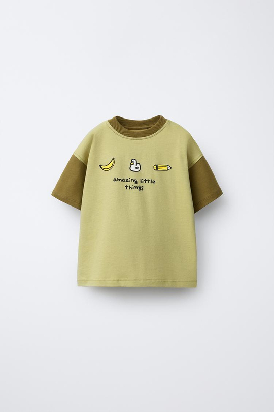 ZARA ФУТБОЛКА С КОНТРАСТНЫМИ РУКАВАМИ И ПРИНТОМ, ХАКИ