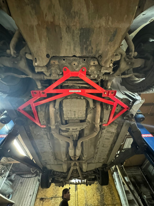 Распорка передняя нижняя МОДЕРНИЗИРОВАННАЯ Infiniti EX и Infiniti G (V36) С ПОЛНЫМ ПРИВОДОМ (ПОД ЗАКАЗ)