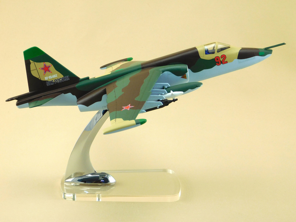 Модель самолета Су-25 (М1:48 ВКС России, RF-95482, 92, Камуфляж)