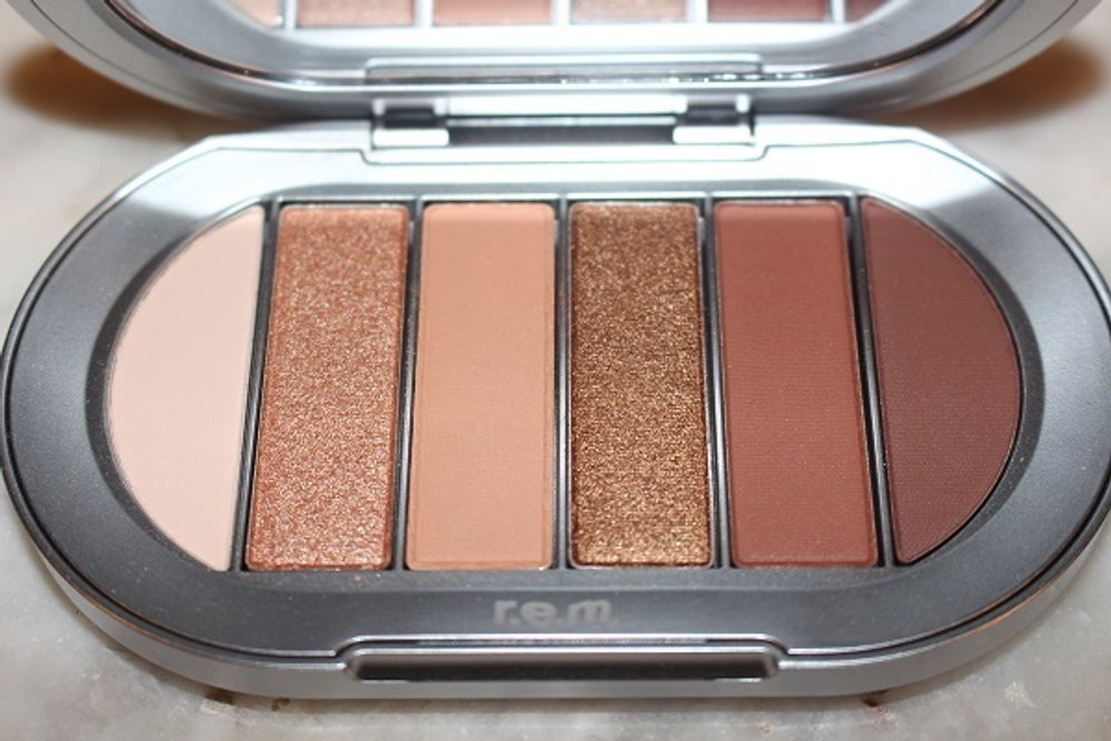 R.E.M. Beauty Babydoll Palette