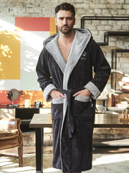 Халат мужской KING с капюшоном Черный "Polens"