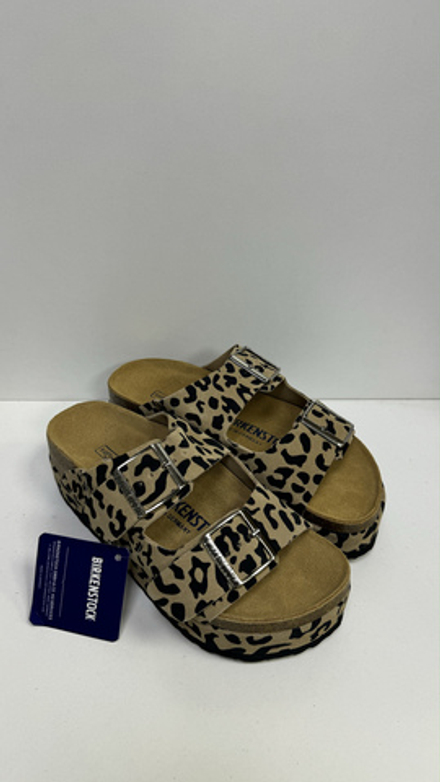 Сабо Birkenstock на утолщенной подошве леопардовые