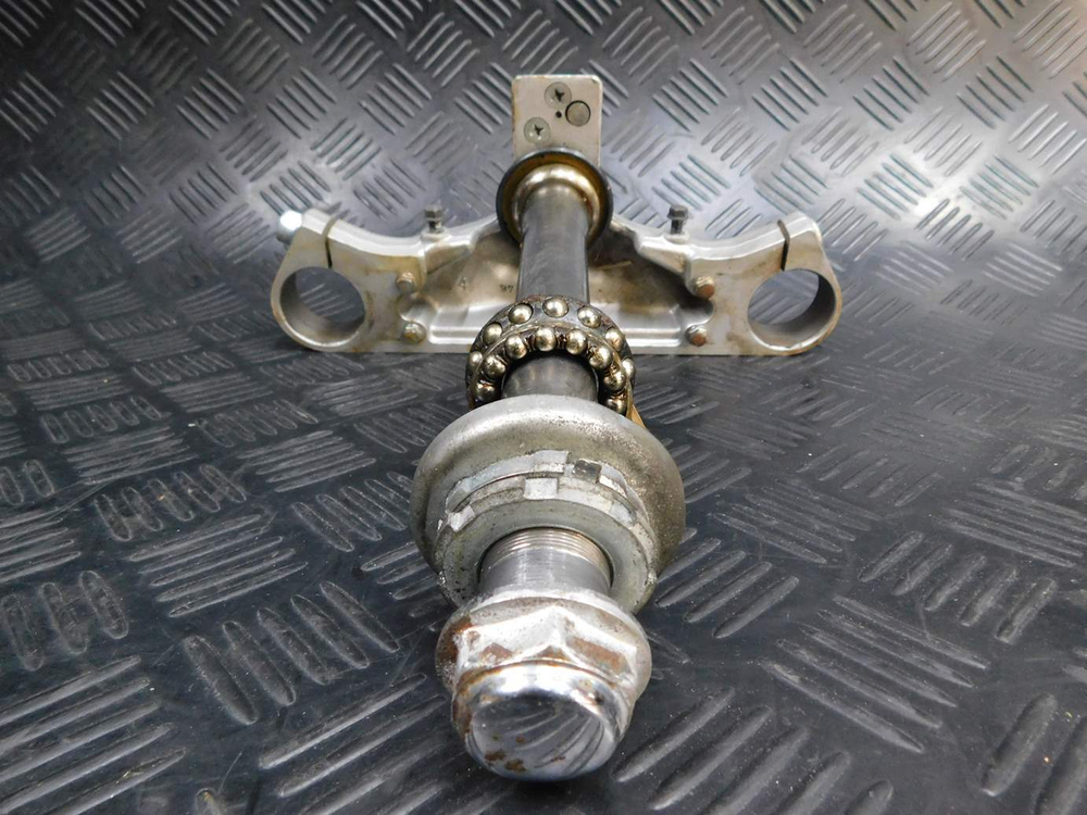 Траверса нижняя Honda Shadow 400 NC34 052574