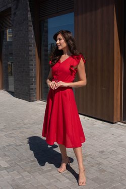 Платье изо льна в красном цвете