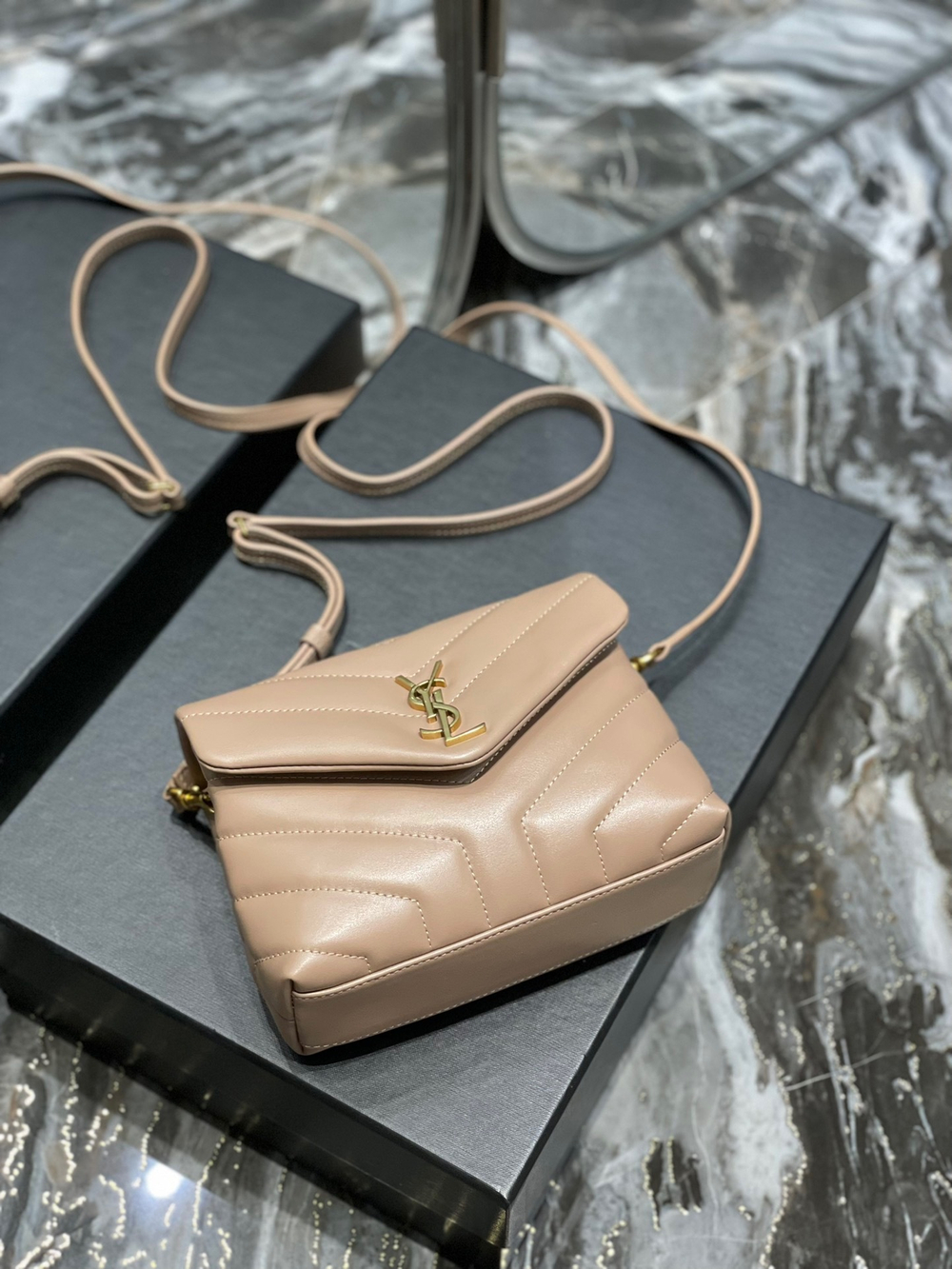 Saint Laurent Loulou 20 cm