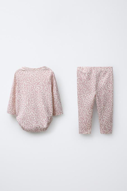 ZARA КОМПЛЕКТ ИЗ БОДИ И ЛЕГИНСОВ С ЦВЕТОЧНЫМ ПРИНТОМ, ЦВЕТ РОЗОВОГО МЕЛА