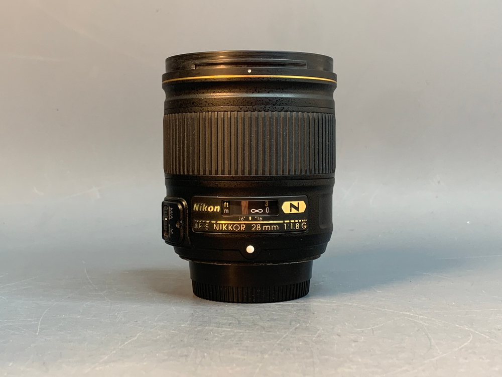 Nikon 28mm f/1.8G AF-S Nikkor б.
