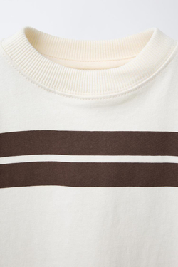 ZARA КОМПЛЕКТ ИЗ ФУТБОЛКИ И ШОРТОВ, КОРИЧНЕВЫЙ/ЭКРЮ