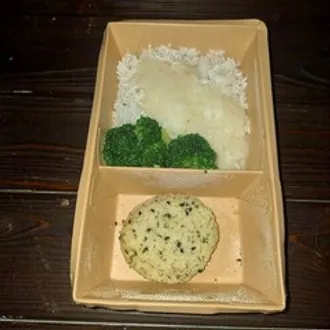 Гречка зеленая с котлетой куриной / 300 гр