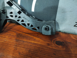 Кронштейн бампера задний правый Mazda 3 (BK) 02-09 Новое Оригинал BAN6500TI