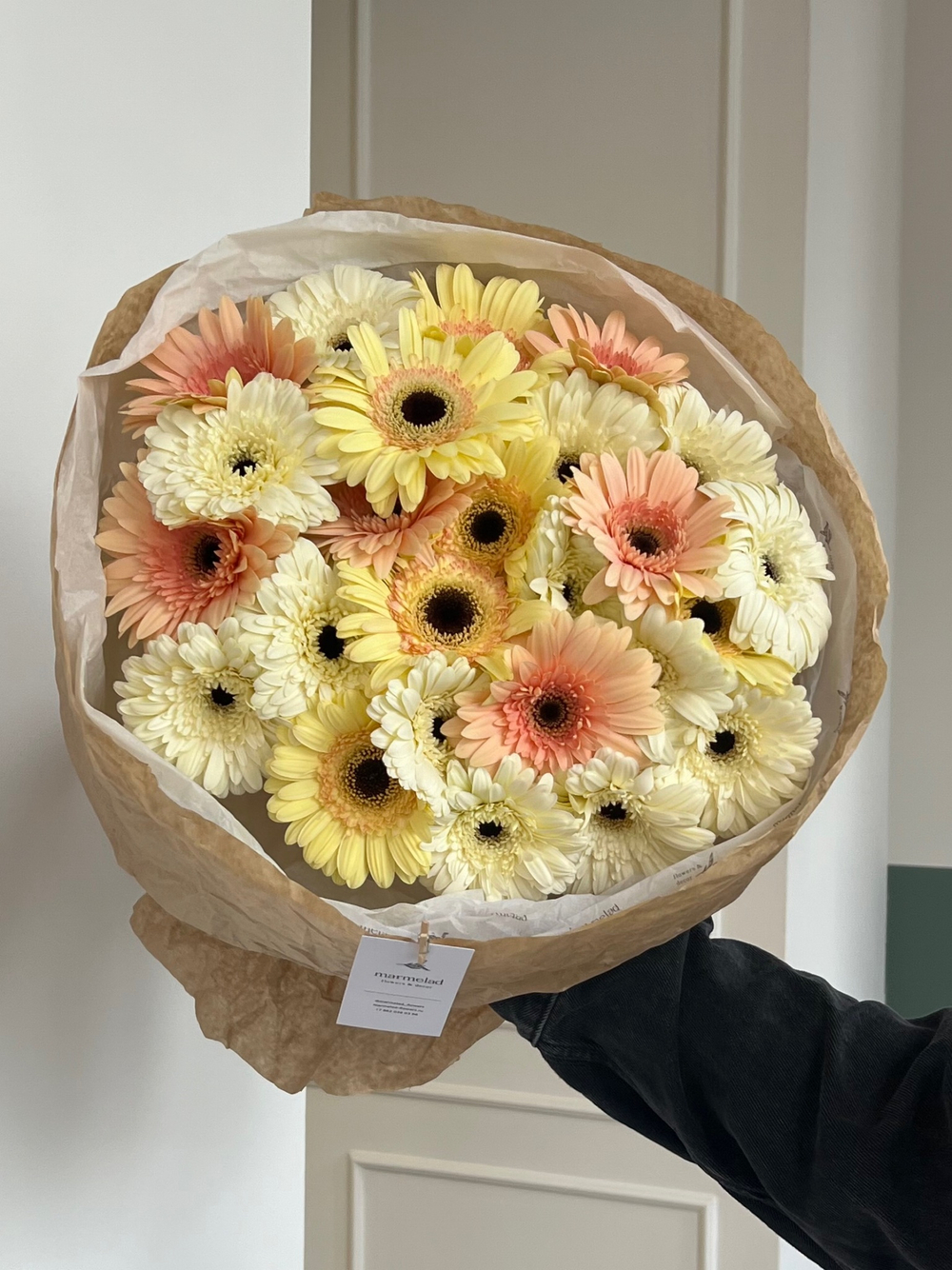 Букет из гербер в кремовом оттенке 25 шт