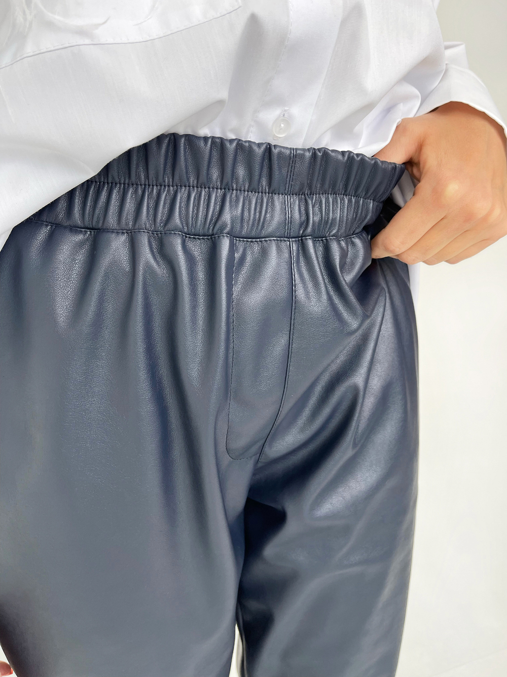 Брюки из эко-кожи синие 6