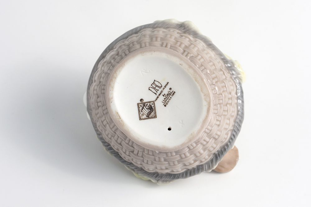 Статуэтка «Корзина с курицей и цыплятами»