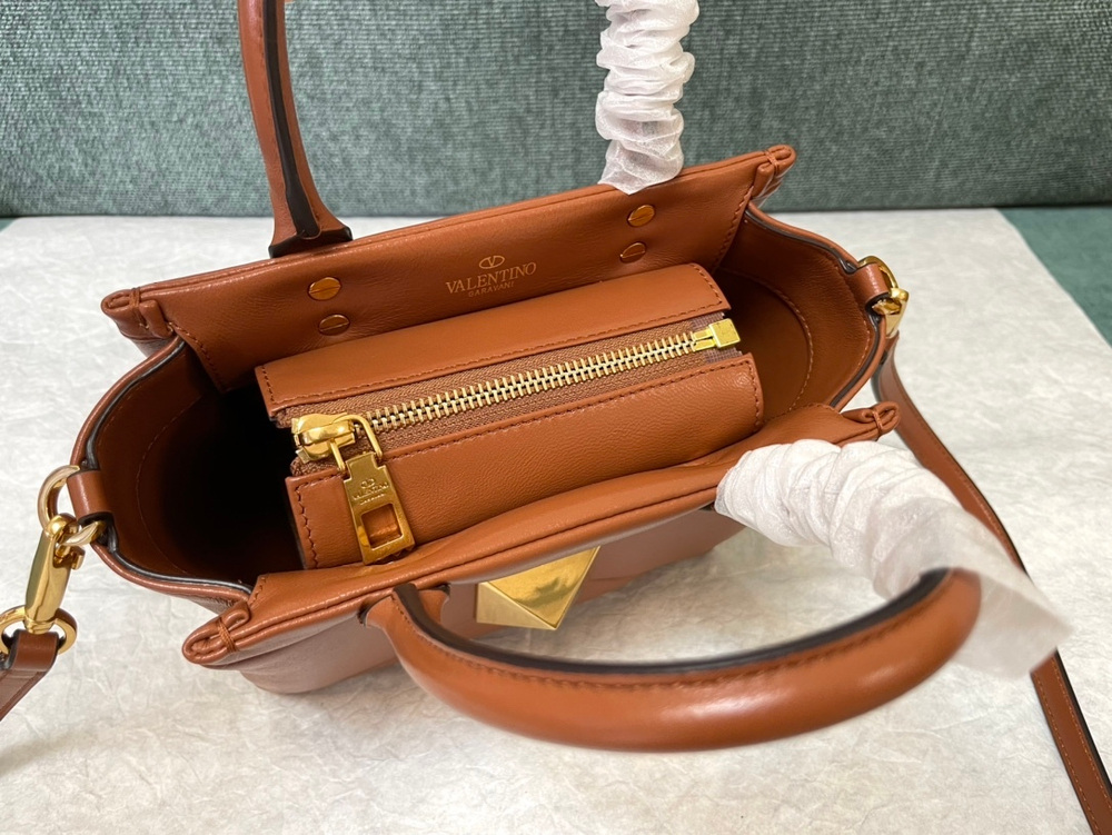 Valentino One Stud Bag 18 cm