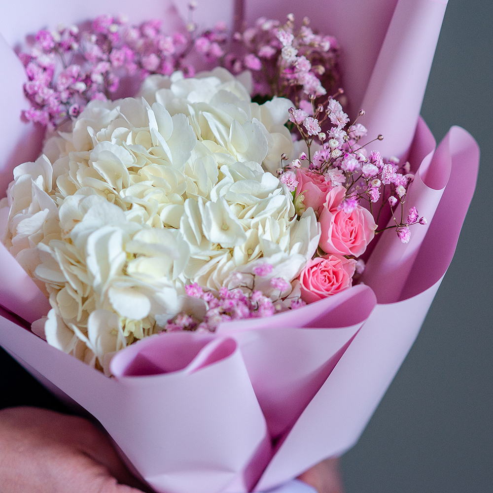 Нежный букет с гортензией