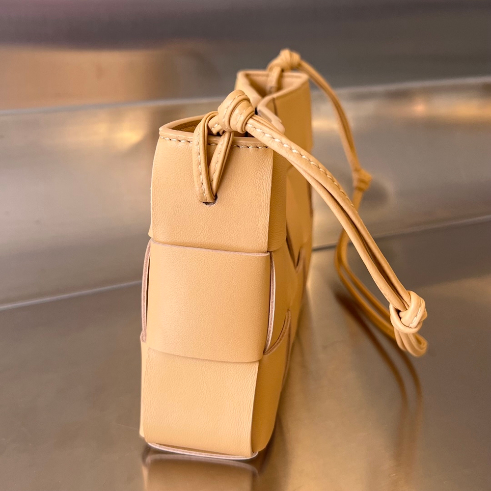 Bottega Veneta Cassette Pouch On Strap 22 cm