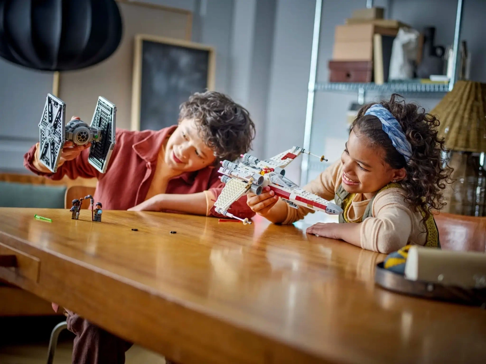 Конструктор LEGO Star Wars 75343 Смешанные истребители TIE Fighter & X-Wing