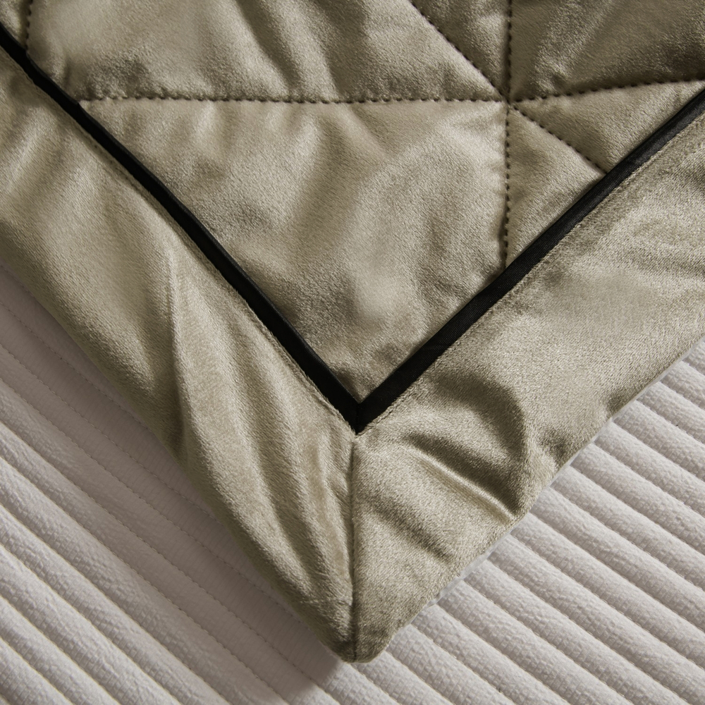 Велюровое покрывало в клетку с наволочками OVL031