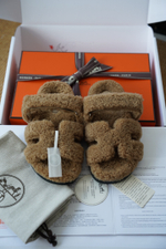 Сандалии из натуральной кожи и меха ягненка