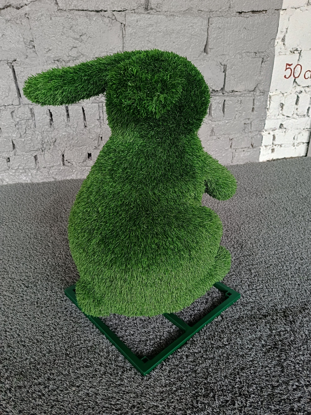 Зайчик стоячий на лапках