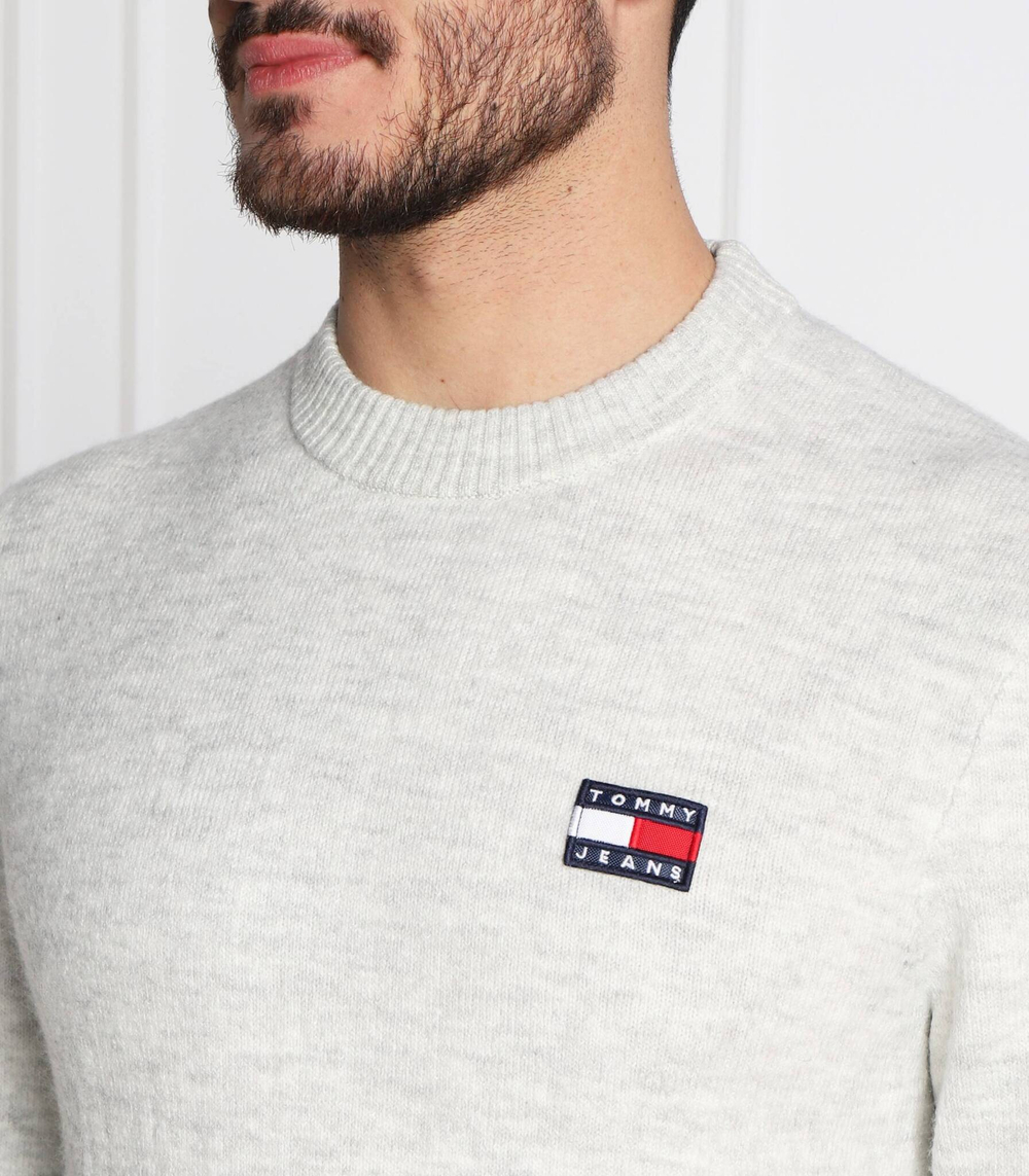 свитер badge Tommy Jeans - серый(DM0DM15065)