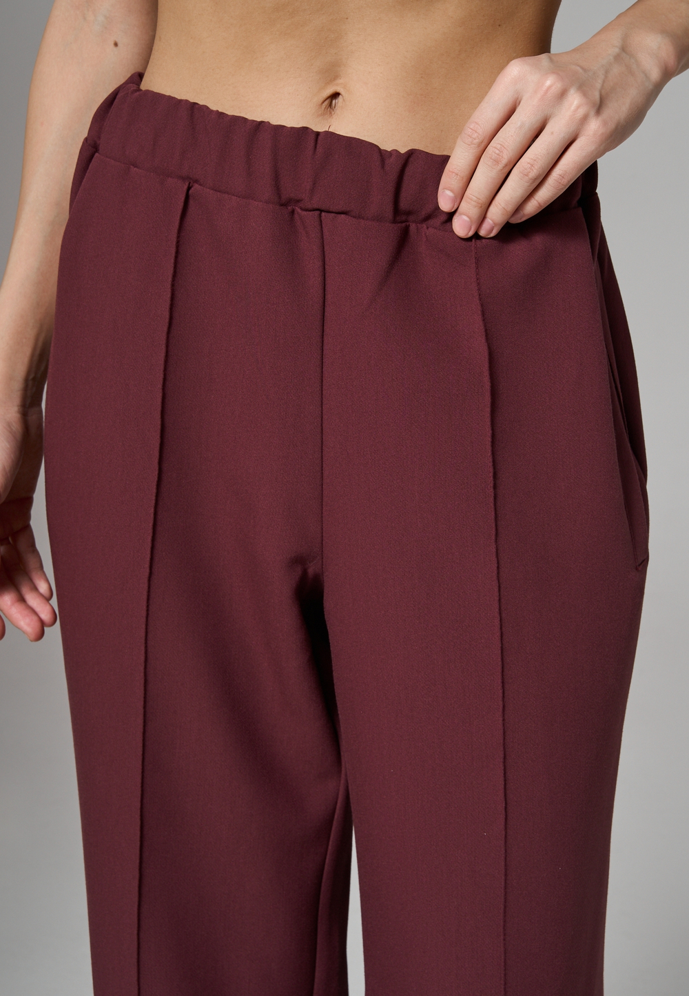 Брюки прямые с кнопками бордовые