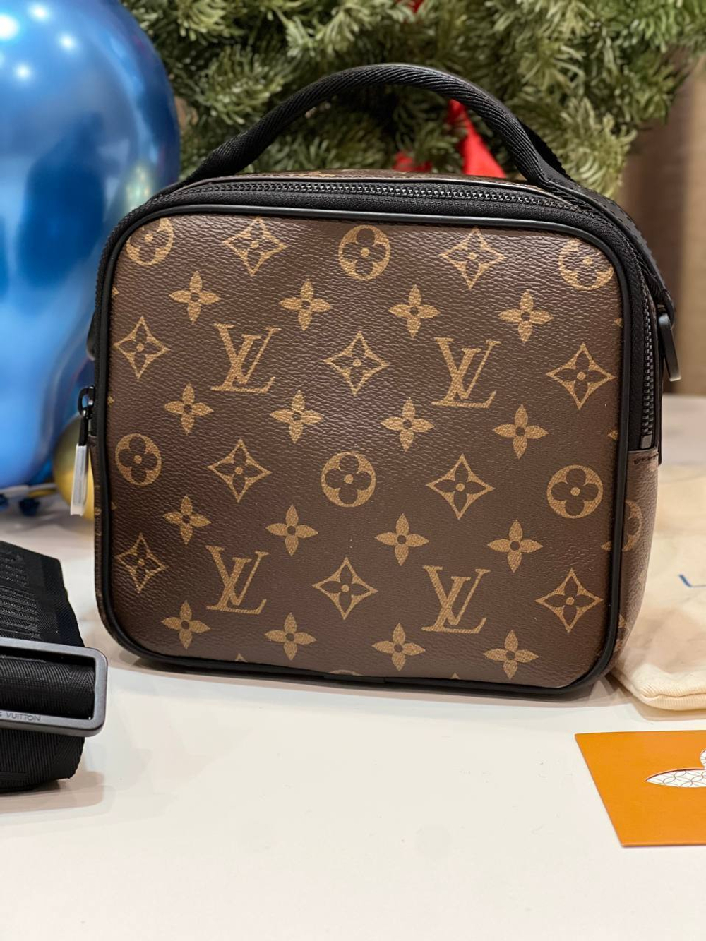 Сумка-мессенджер Louis Vuitton