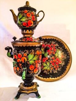 Самовар электрический трехлитровый в наборе с подносом и чайником с художественной росписью «Яблочный спас на черном»
