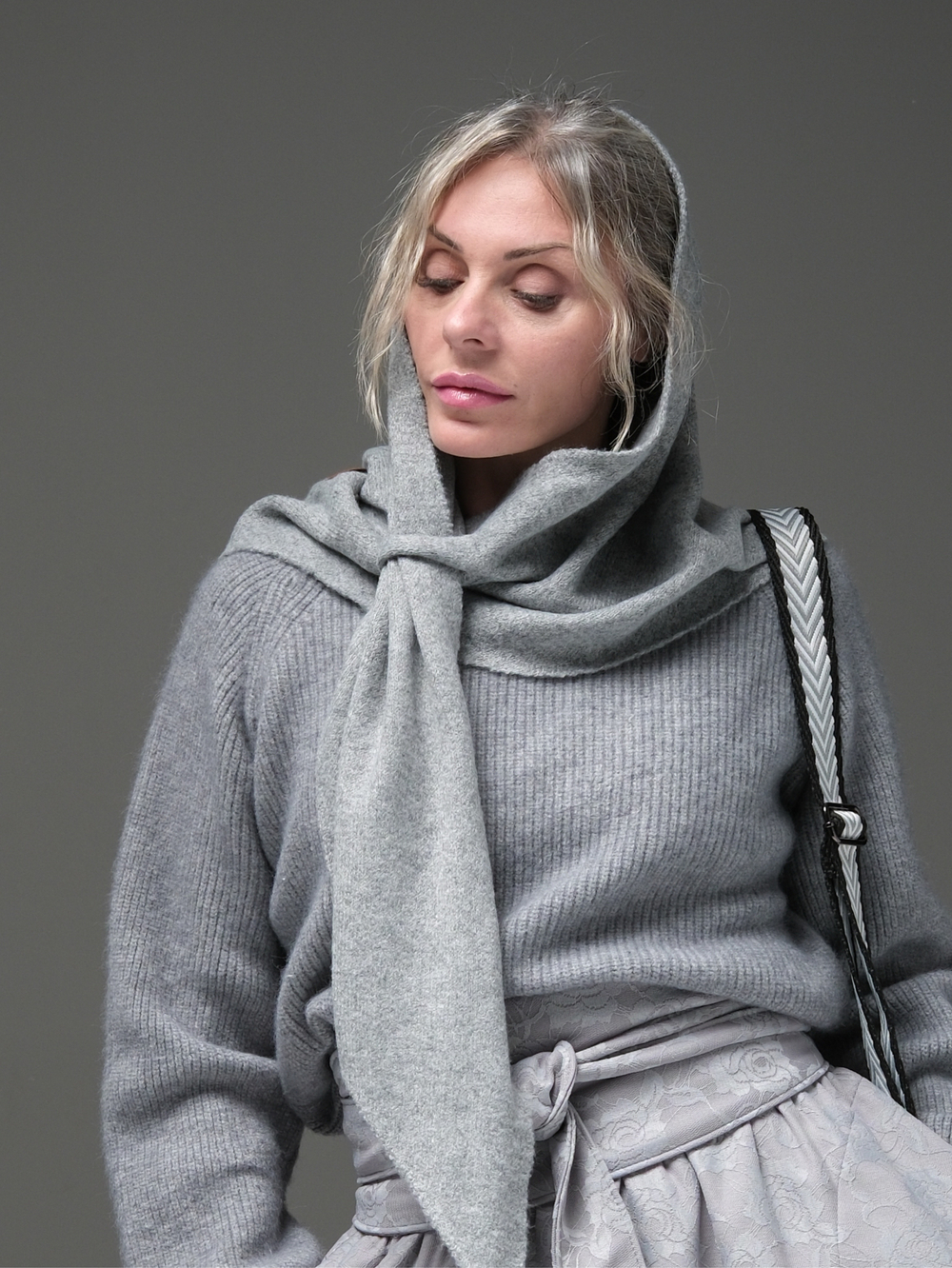 Платок серый /10% шерсть /80 вискоза /10пэ