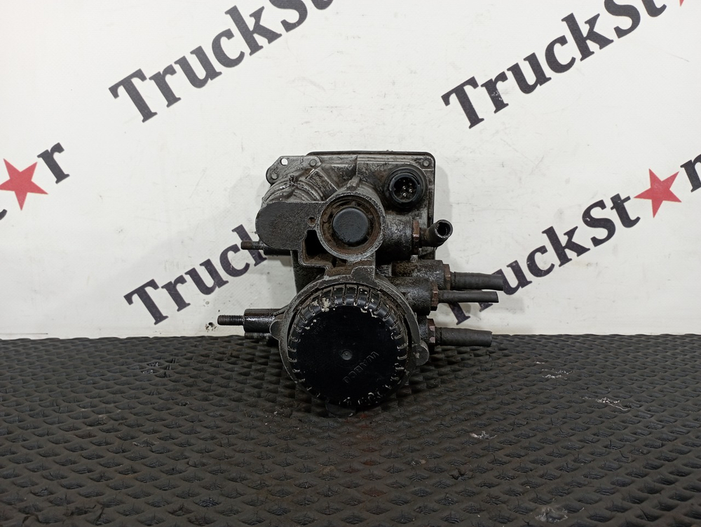 Кран управления тормозами прицепа