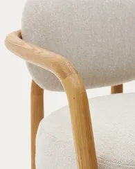 Кресло Melqui из массива дуба с бежевой обивкой