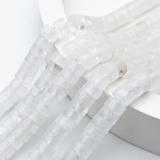 Кварц белый бусины, рондель, размер около 3,3*6 мм, цена за отрезок 9-9,5 см (1/4 нити)