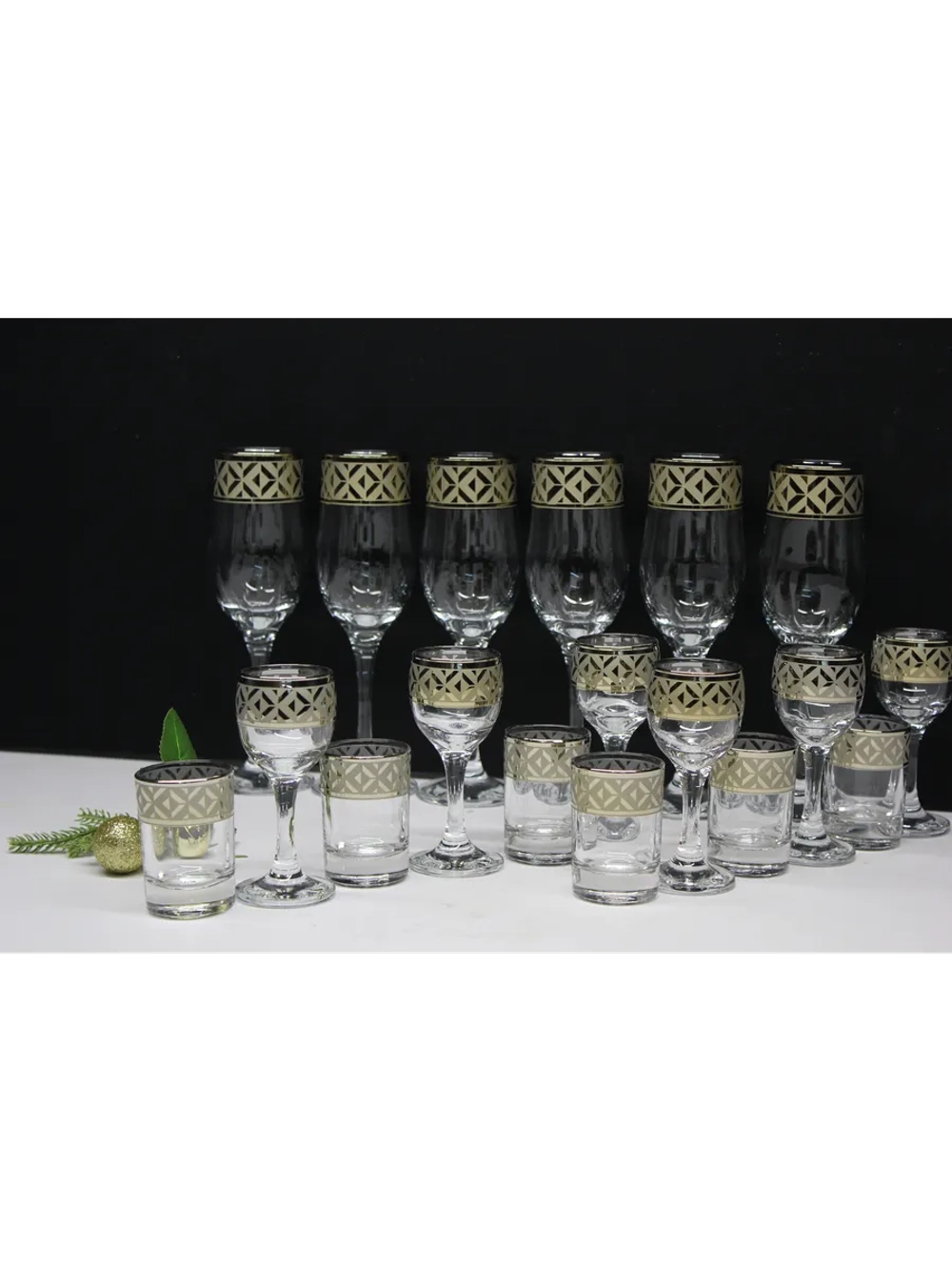 Подарочный набор 18 предметов с бокалом