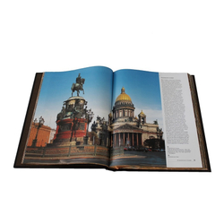 Подарочный набор в кожаной коробке: книга "Сакт-Перербург"с плакеткой
