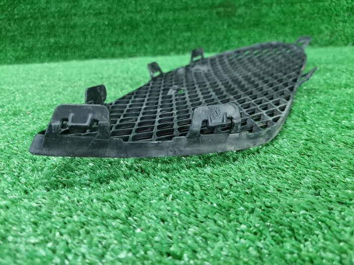 Решетка переднего бампера правая Mercedes C W205 (2014-2018) AMG