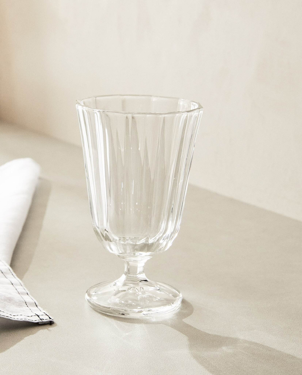 ZARA HOME ПОДНЯТЫЙ ГРАНЕНЫЙ БОКАЛ ДЛЯ ВИНА