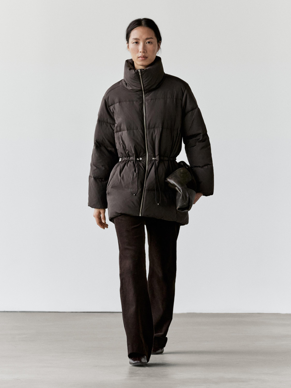 Massimo Dutti Пуховик с эластичным поясом и водоотталкивающей пропиткой, кротово-коричневый