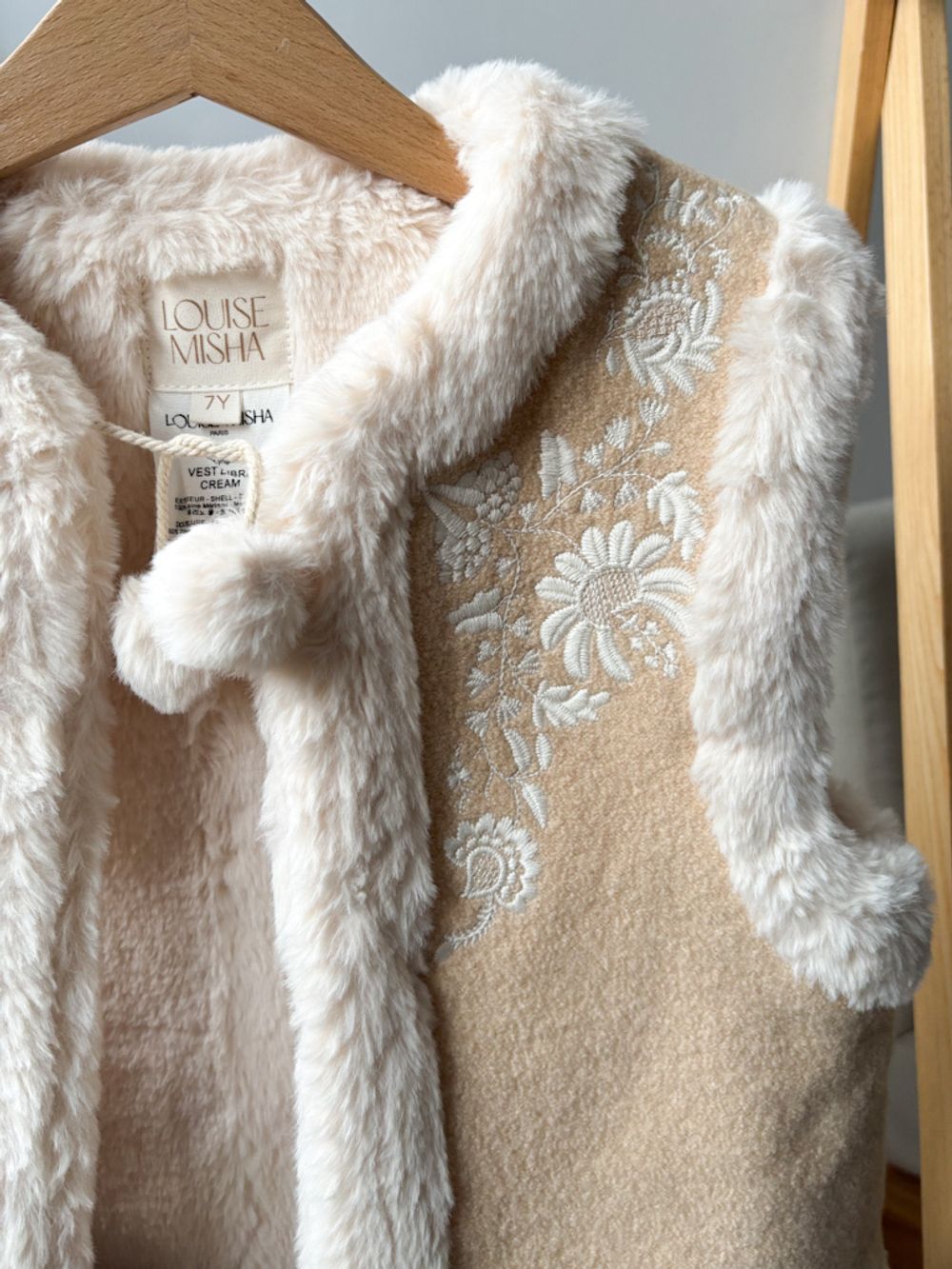 Шерстяной жилет Louise Misha, 122