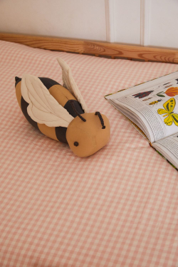 Подушка Lorena Canals Buzzy Bee (14 x 36 см)