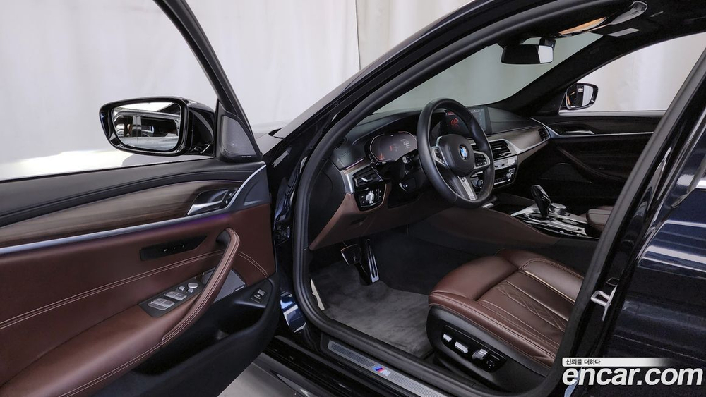 BMW 5 Series (G30) 520i M Sports (07.2020)