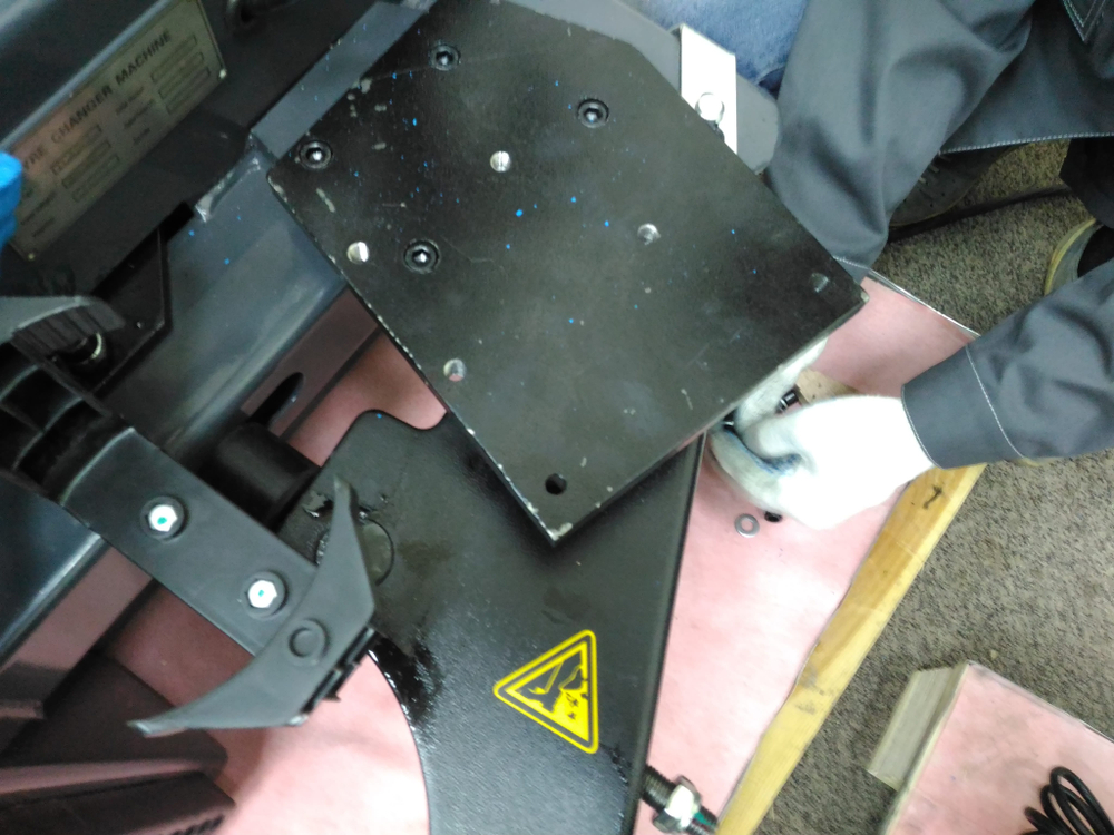 M2 Правая вспомогательная рука для автоматического шиномонтажного станка