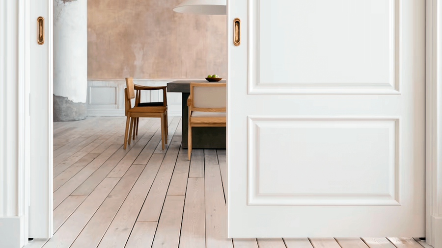 Как перекрасить межкомнатные двери в белый цвет?