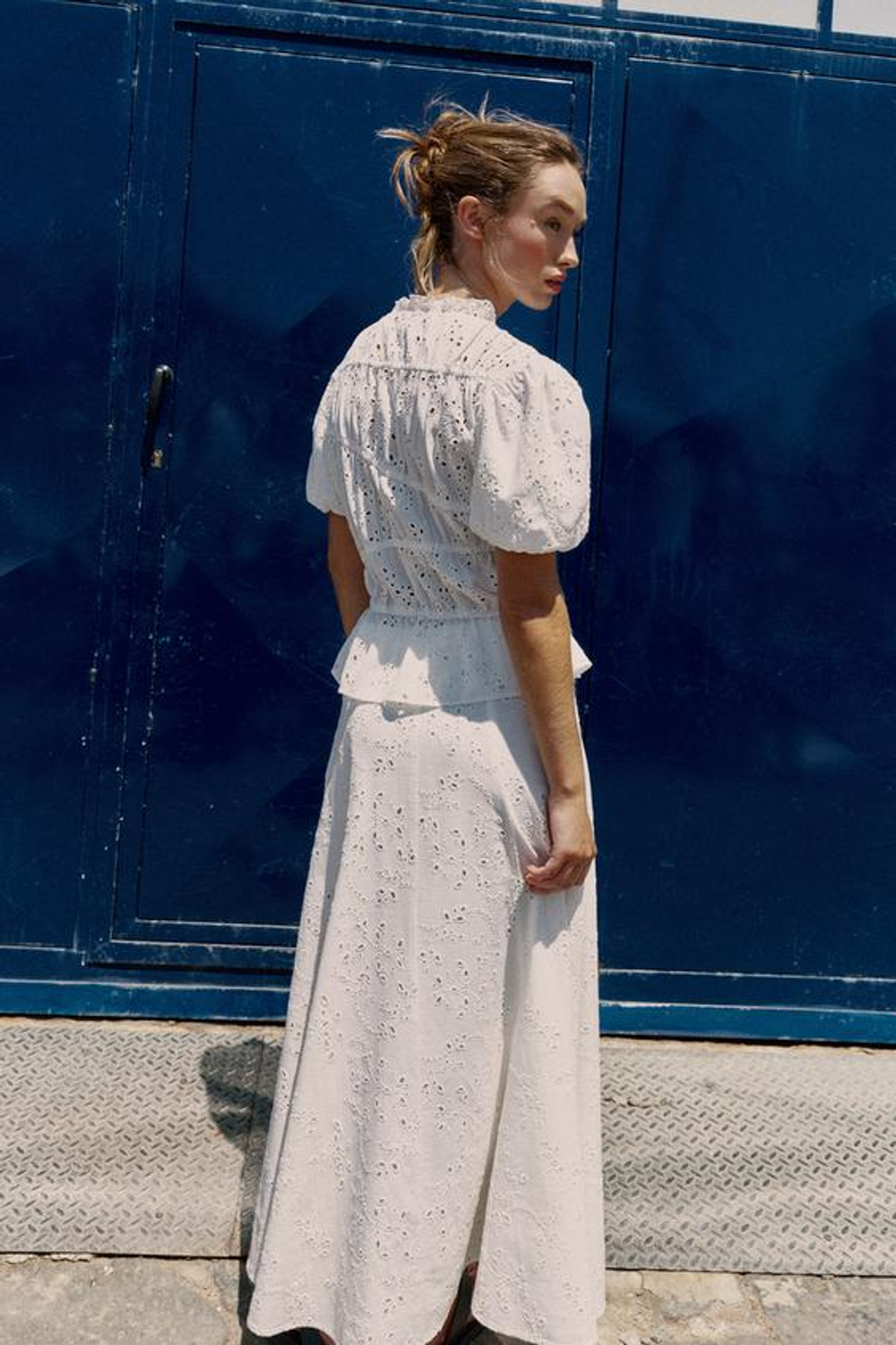 ZARA ТОП С ВЫШИВКОЙ И ПЕРФОРАЦИЕЙ, БЕЛЫЙ