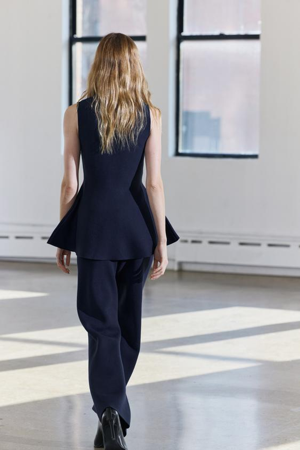 ZARA ТРИКОТАЖНЫЙ ТОП С БАСКОЙ, МОРСКОЙ СИНИЙ