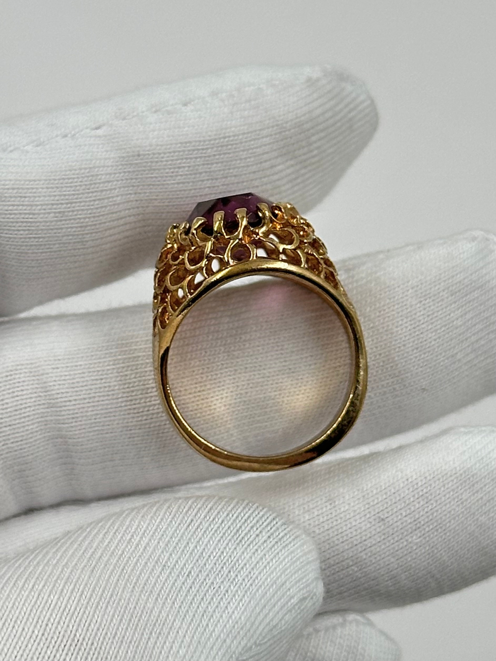 Кольцо с фиолетовым кристаллом