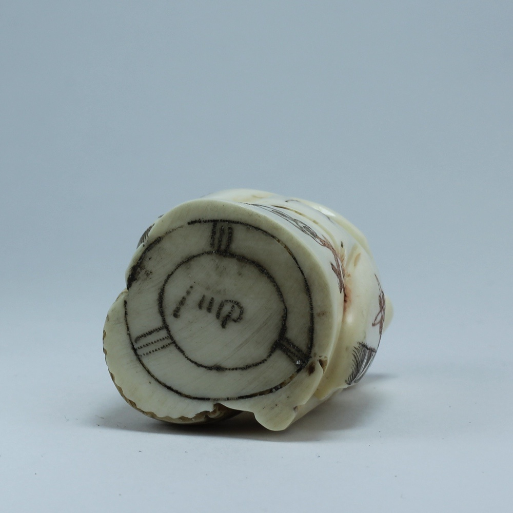 Нэцкэ Фукурокудзю с посохом и корзиной рыбы